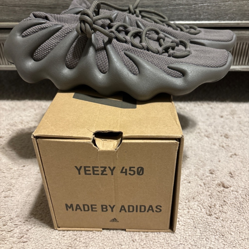 Yeezy - Picture 2 of 3